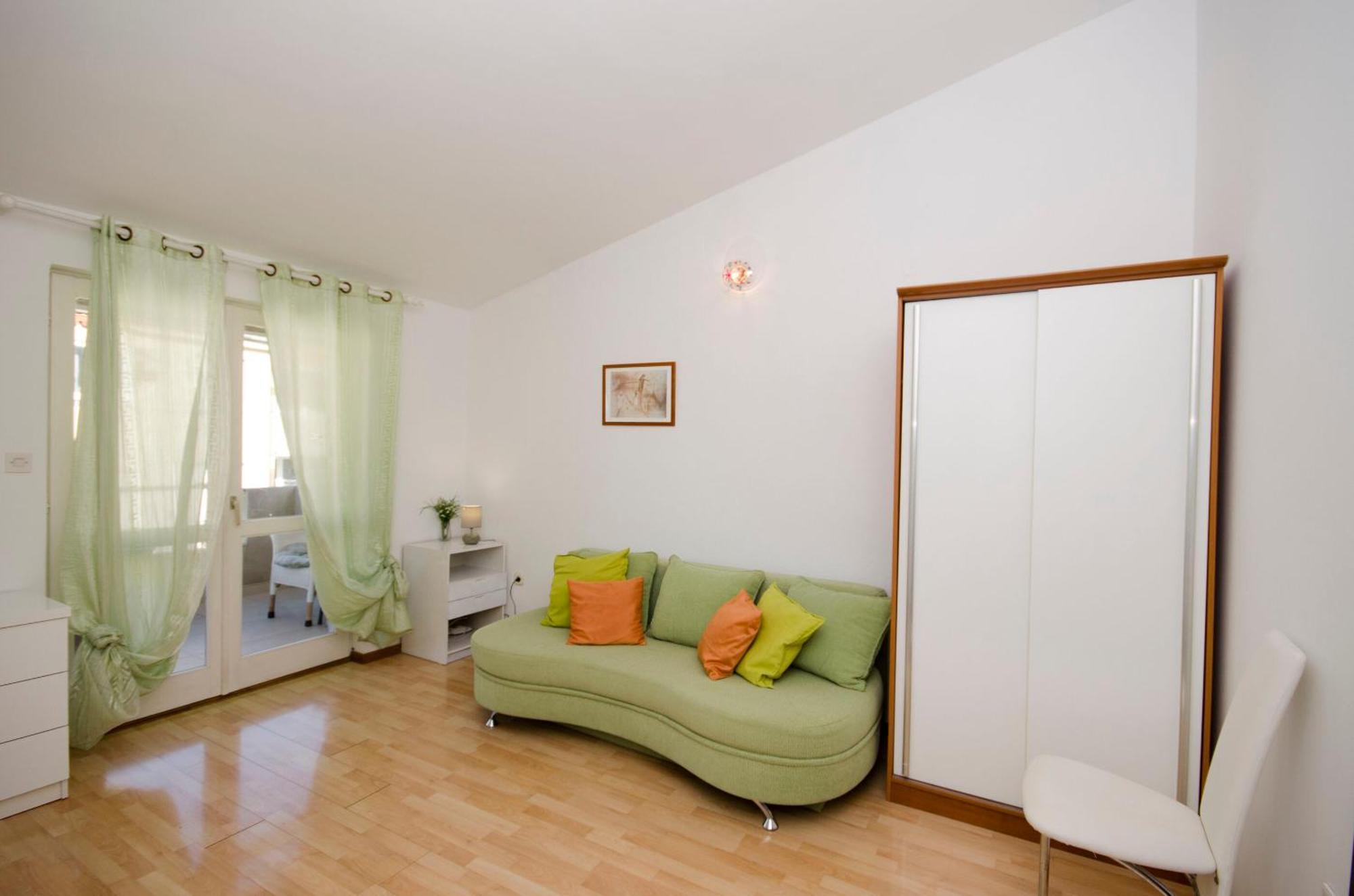 Apartment Jadro - 250 M From *
