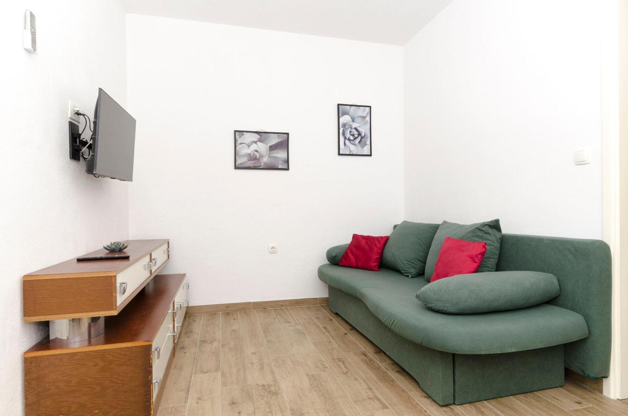 Apartment Jadro - 250 M From